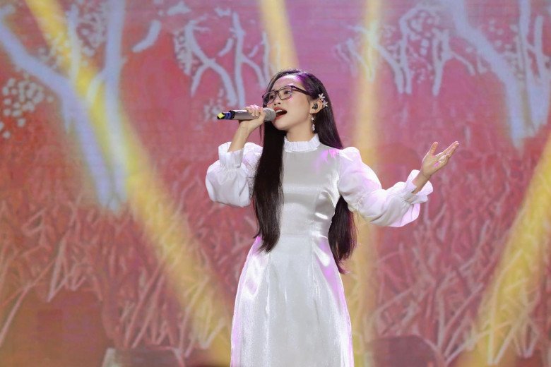 Khán giả quen thuộc với hình ảnh Phương Mỹ Chi mặc áo dài.