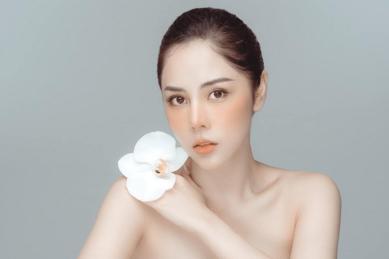 Phần lỗ mũi của Bạch Lan Phương cũng đã trở nên kín hơn, không còn bị hếch lên như trước.​