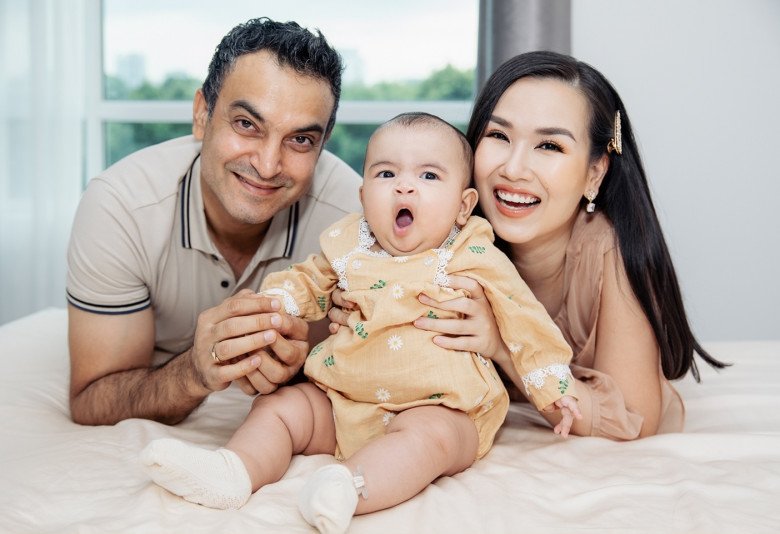 Võ Hạ Trâm để lộ ảnh chồng ngoại quốc hồi còn nhỏ, so sánh với con gái lai Ấn nhận bình luận amp;#34;đẻ mướnamp;#34; - 4