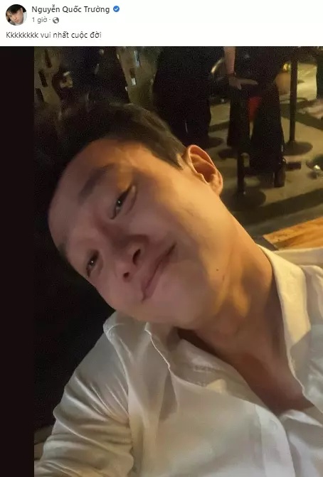 Diễn viên Quốc Trường khoe ảnh selfie và thừa nhận là vui nhất cuộc đời. 