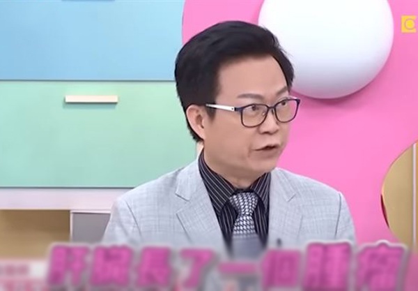 Bác sĩ khoa tiêu hóa và gan mật Xiao Dunren kể về người thầy bị ung thư gan do chủ quan với bệnh viêm gan B và ăn phải lạc bị mốc hỏng. 