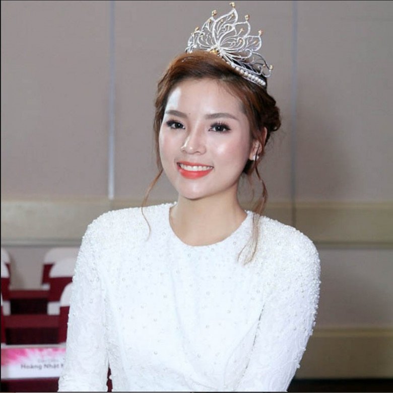 Hoa hậu Việt Nam amp;#34;vô địchamp;#34; nhân trắc học năm 2014, từng bị cấm xuất hiện tại chung kết, giờ hiếm khi cười - 5