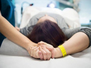 Bà bầu - Lỡ có thai khi con đầu lòng còn nhỏ, mẹ bầu tự ý uống thuốc phá thai rồi qua đời vì mất máu