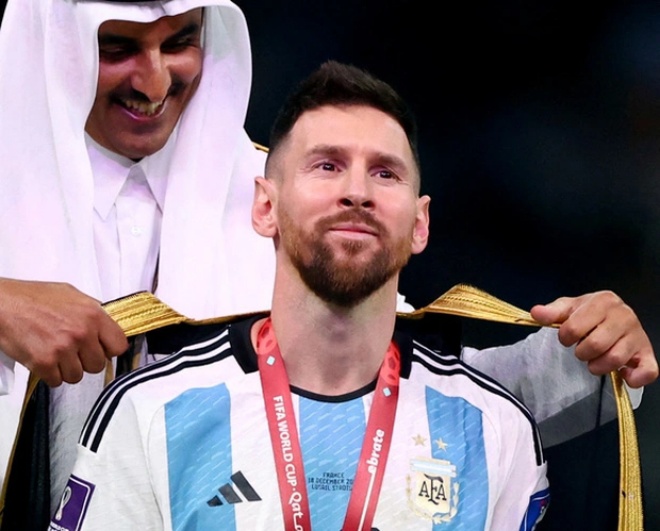 Messi cùng Argentina vô địch World Cup, dân mạng phì cười vì cậu con trai anti-bố amp;#34;xỉu ngangamp;#34; trên khán đài - 4