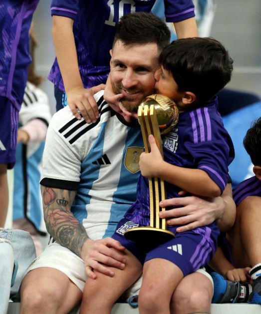 Con trai Messi chiếm sóng sau chung kết World Cup 2022 vì loạt biểu cảm tấu hề đến từ “đội trưởng đội anti-Messi” - 1