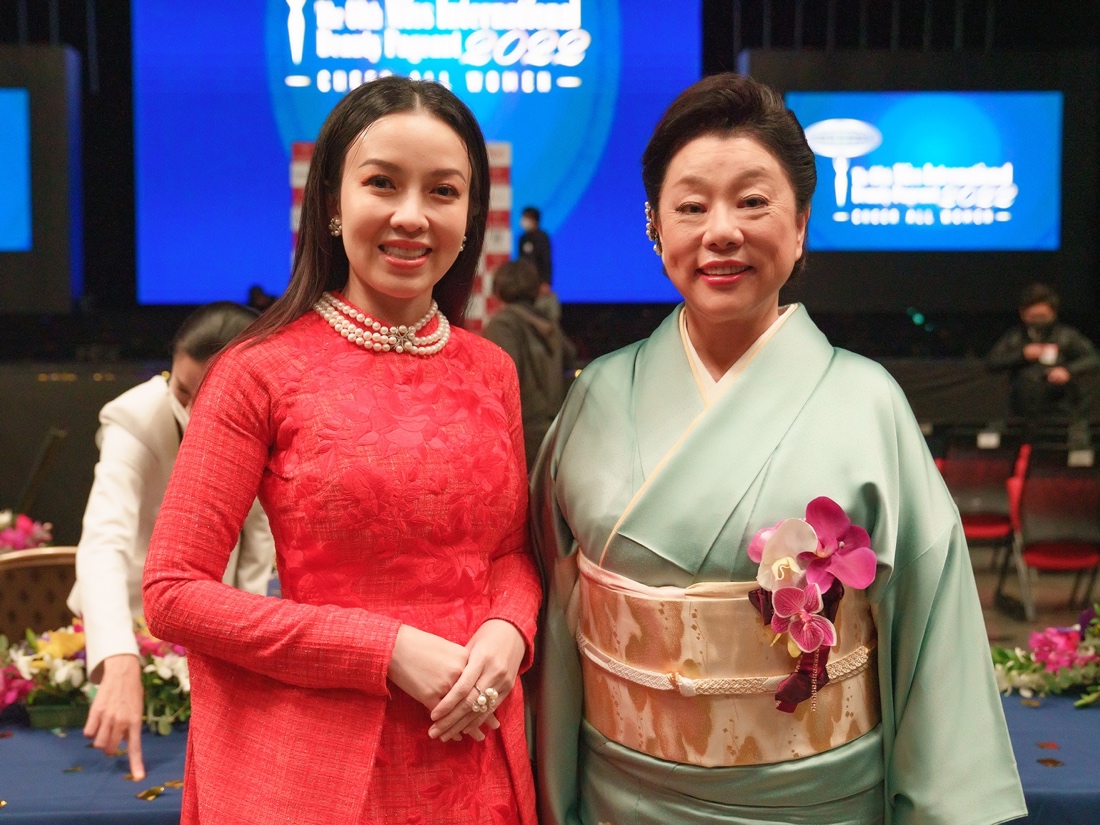 ​CEO Mỹ Cảnh tặng Miss International 2022 trang sức ngọc trai - 5