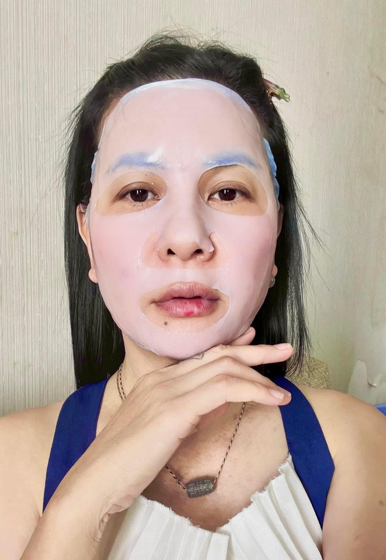 Bà mẹ đơn thân chú trọng chăm sóc làn da kỹ càng cũng như thường xuyên đắp các loại mặt nạ, mang đến nhiều lợi ích cho làn da.