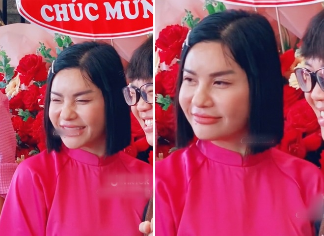 Dù cười tươi nhưng nữ diễn viên được nhận xét khá gượng gạo, mặt và môi sưng bất thường