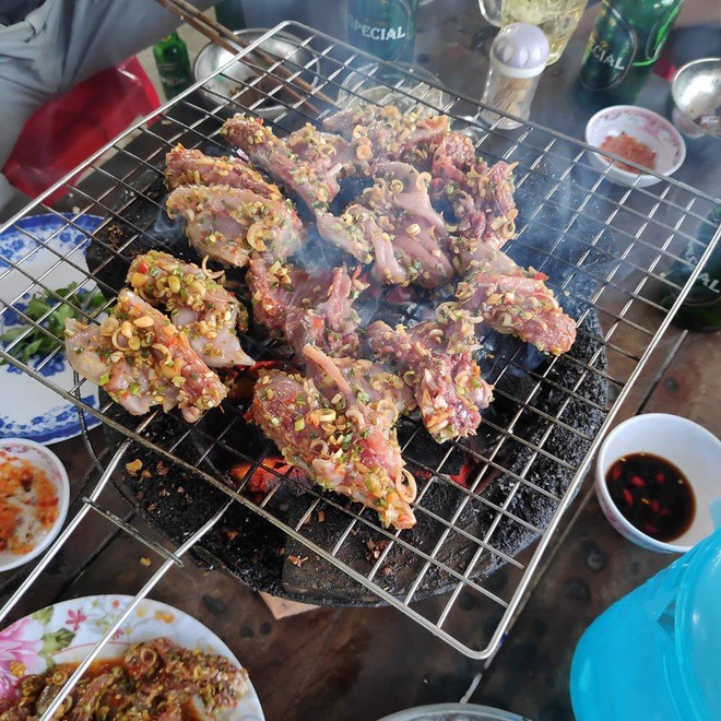 Đặc sản Bến Tre tưởng ghê rợn nhưng ngon quên sầu, chỉ để dành đãi khách quý - 3