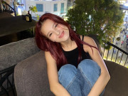 Thời trang - "Thiên thần lai đẹp nhất Hàn Quốc" đến Việt Nam, mặc lộ dây áo lót khoe dáng nơi ban công