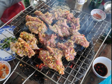 Đặc sản Bến Tre tưởng ghê rợn nhưng ngon quên sầu, chỉ để dành đãi khách quý