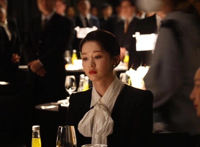 Mỹ nhân Cậu Út Nhà Tài Phiệt: Nhan sắc amp;#34;hao haoamp;#34; Á hậu Phương Nhi, Song Joong Ki phải dè chừng - 1