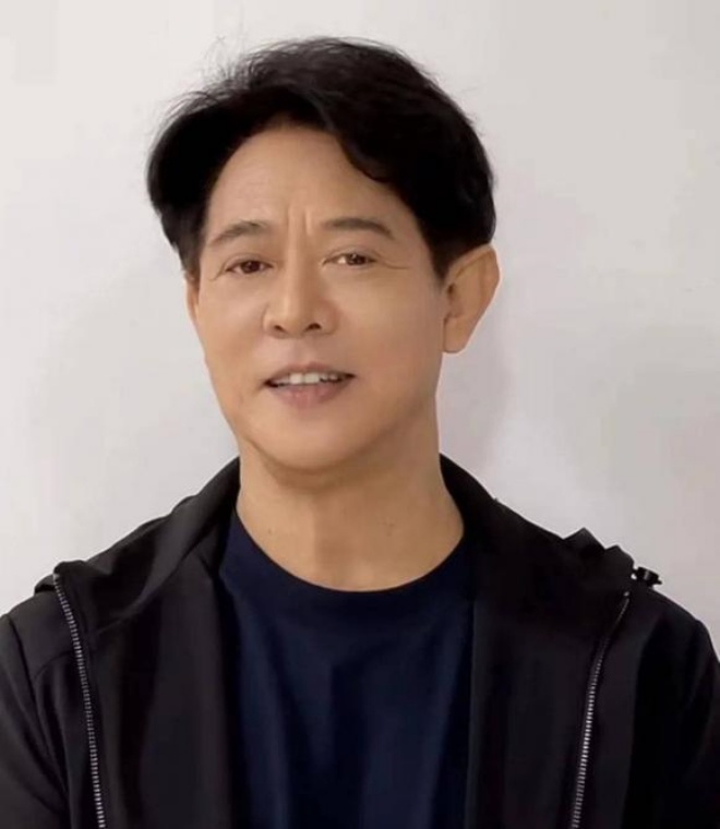 Nhiều người cho rằng ông trùng tu nhan sắc ở tuổi 59.