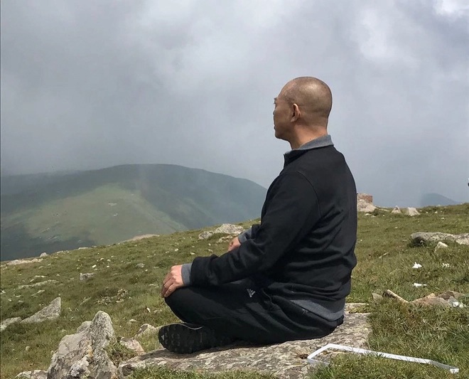 Ông nhiều lần tham gia các khóa tu.