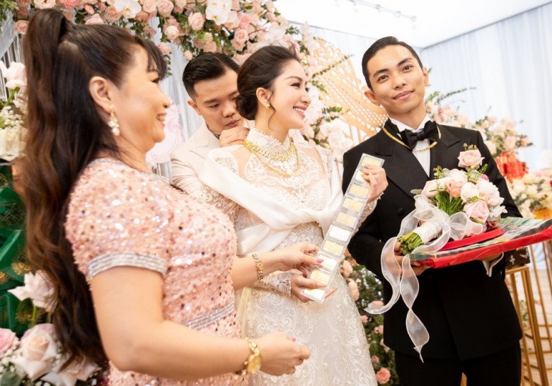 Cặp đôi tổ chức kết hợp đám hỏi và cưới tại tư gia vào ngày 12/22.