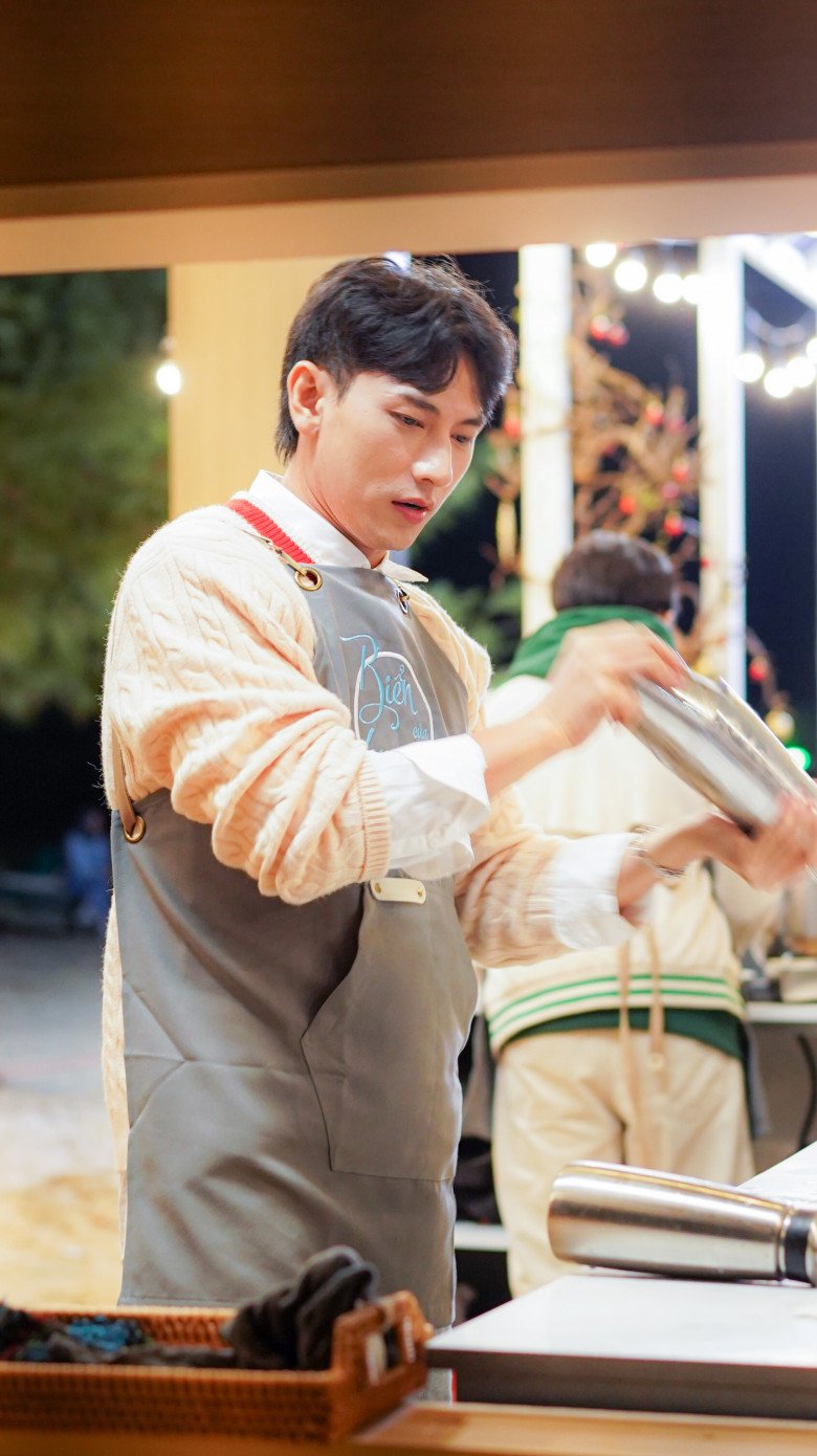 Phần trình diễn này là phút thư giãn, nghỉ ngơi quý giá cho Isaac sau khi anh tất bật với công việc pha chế tại nhà hàng.