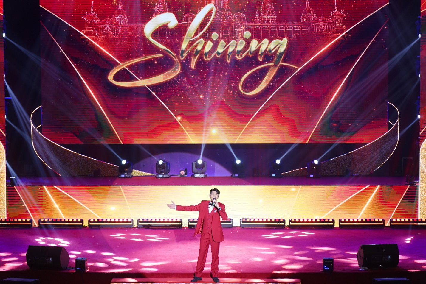 View - Hơn 1000 quý đối tác hội tụ tại đêm tiệc tri ân Dong Nam International "Shining.Show 1”