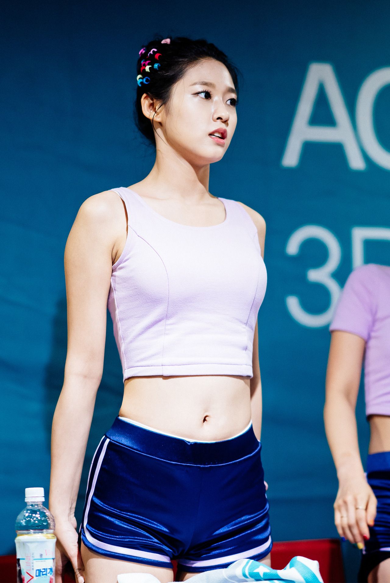Đây là cô gái mặc quần jean đẹp nhất Hàn Quốc, “ở ẩn” vẫn được xem là “nữ thần” - 1
