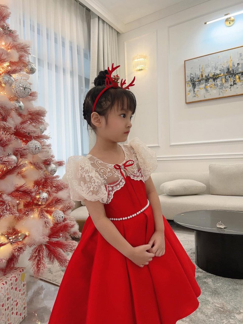 Nhóc tỳ sao Việt lên đồ đón Giáng sinh 2022: Bé nào cũng xinh xắn, con Hồ Ngọc Hà khiến mẹ phải khóc - 6