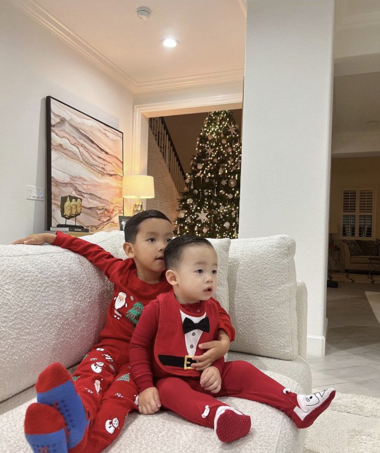 Nhóc tỳ sao Việt lên đồ đón Giáng sinh 2022: Bé nào cũng xinh xắn, con Hồ Ngọc Hà khiến mẹ phải khóc - 12