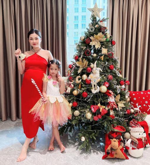 Nhóc tỳ sao Việt lên đồ đón Giáng sinh 2022: Bé nào cũng xinh xắn, con Hồ Ngọc Hà khiến mẹ phải khóc - 11