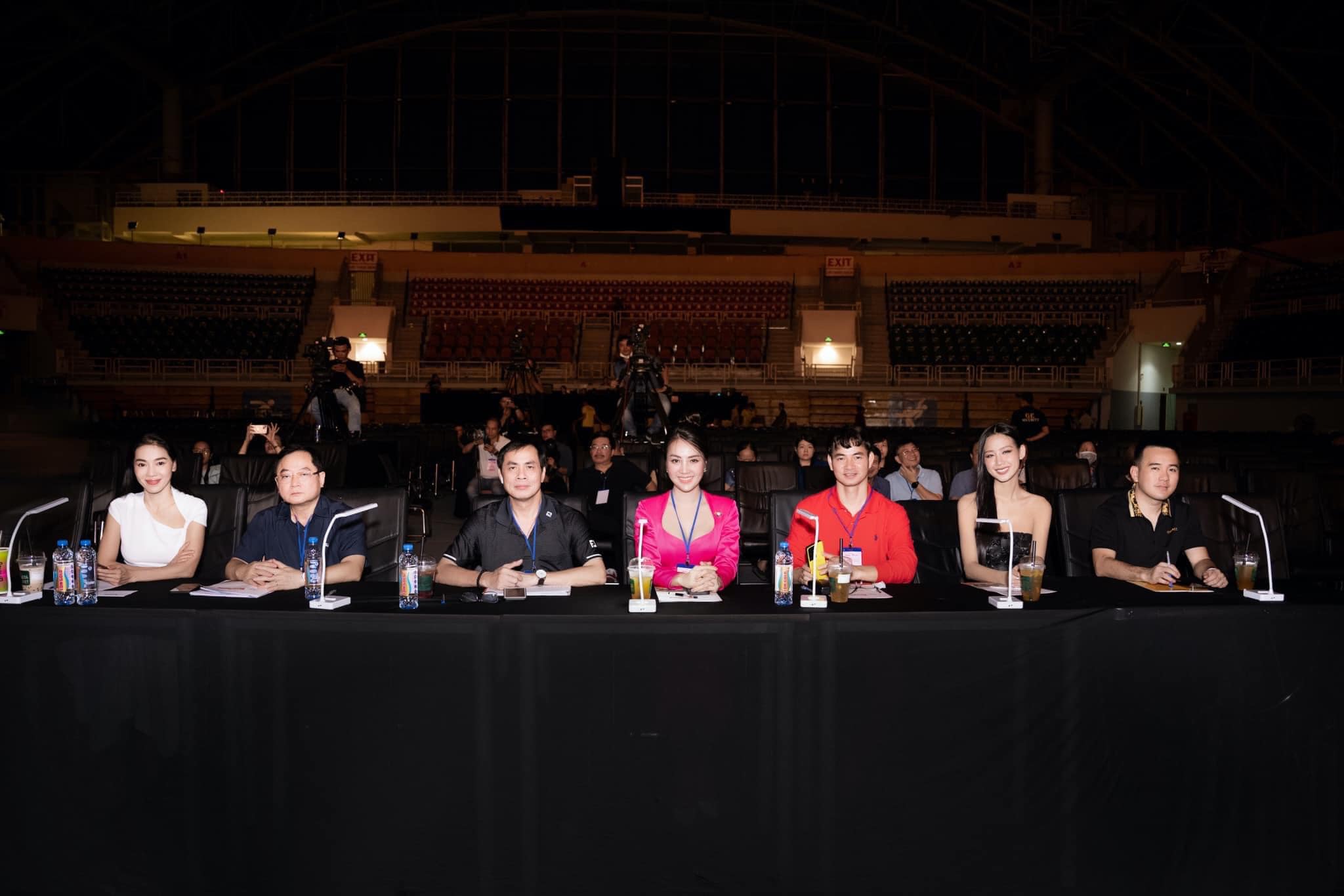 Trực tiếp Chung kết HHVN 2022: Dàn Hoa - Á hậu thắp sáng thảm đỏ, mỹ nhân Hà Thành dẫn đầu bình chọn trước giờ G - 21