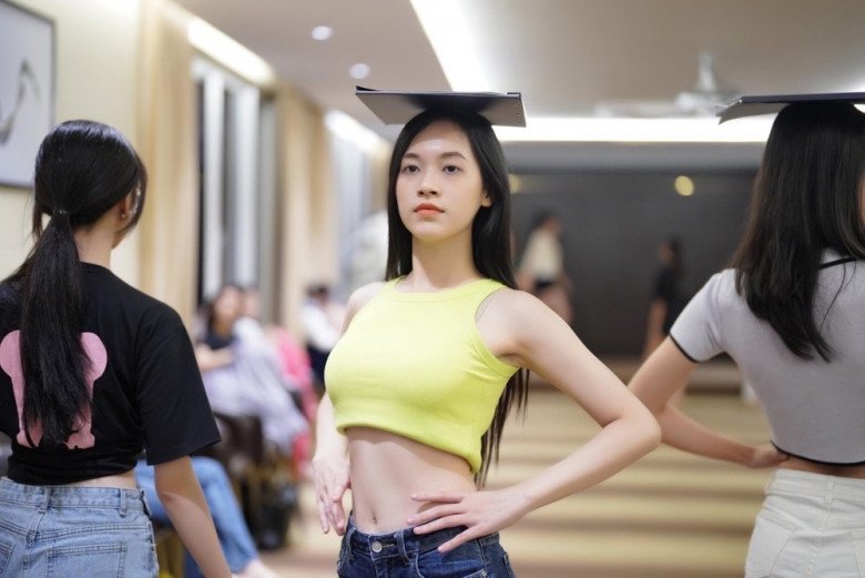 Ảnh thời trang quyến rũ hiếm hoi của Top 3 Hoa hậu Việt Nam 2022: Huỳnh Thị Thanh Thuỷ đẳng cấp amp;#34;át chủ bàiamp;#34; - 16