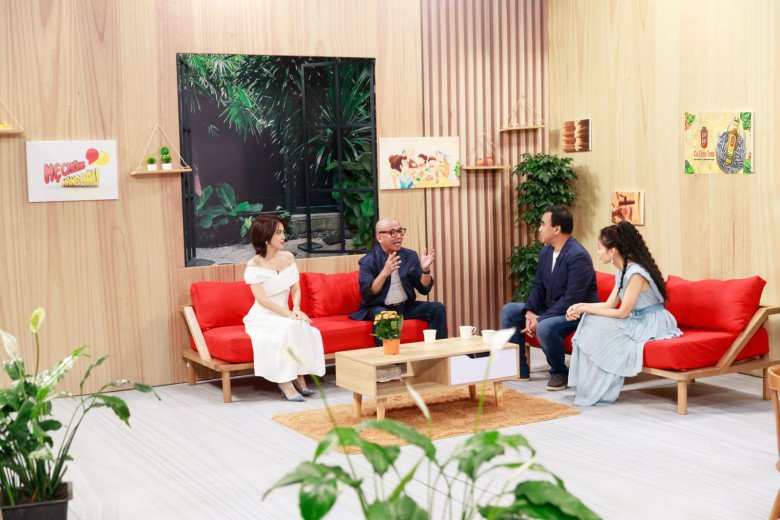 Bố chồng Tú Vi coi cô như con gái trong nhà.