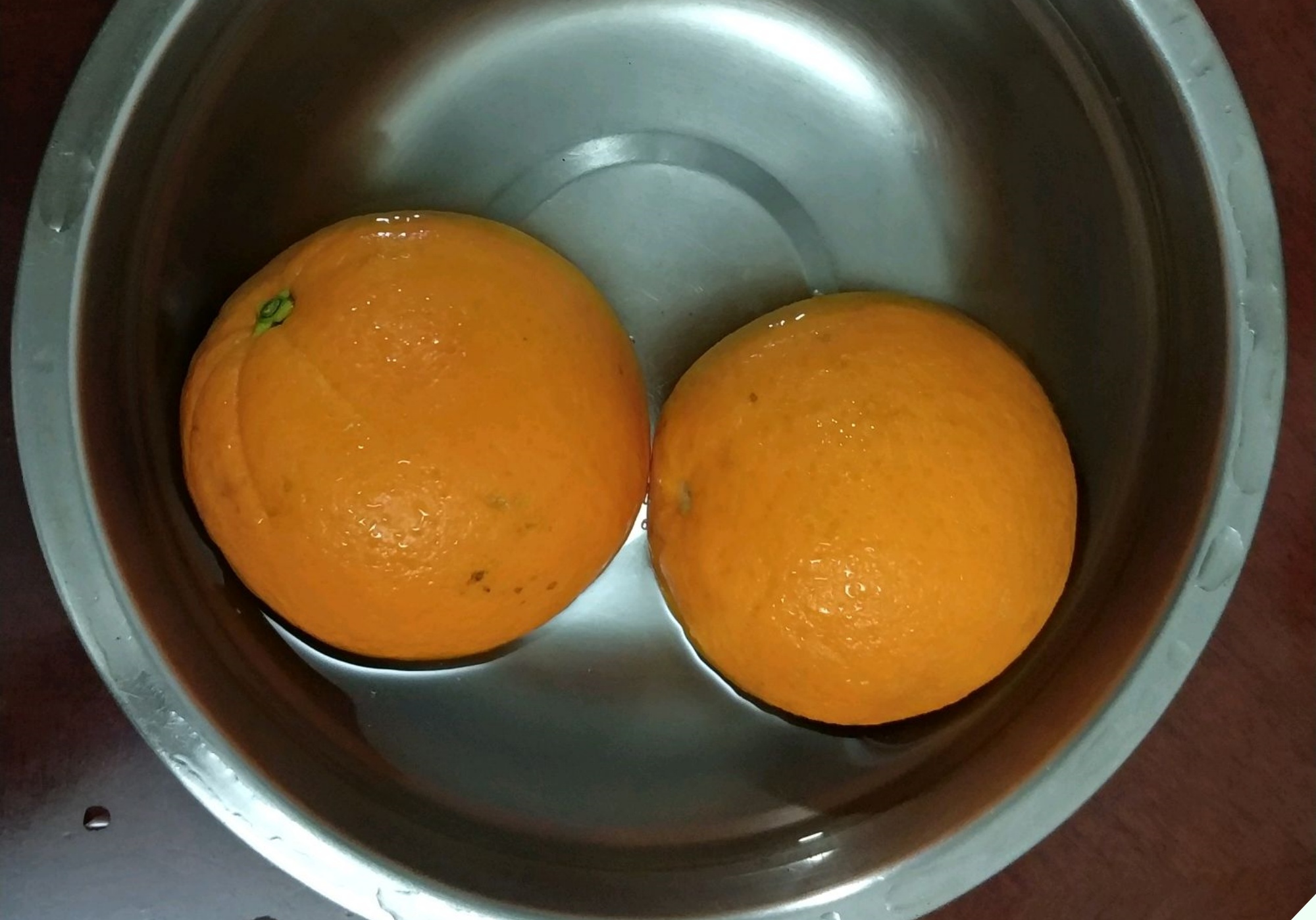 Chủ sạp trái cây tiết lộ bí quyết chọn cam ngon, nhớ 5 điều này để chọn trái nào cũng ngọt lịm tim