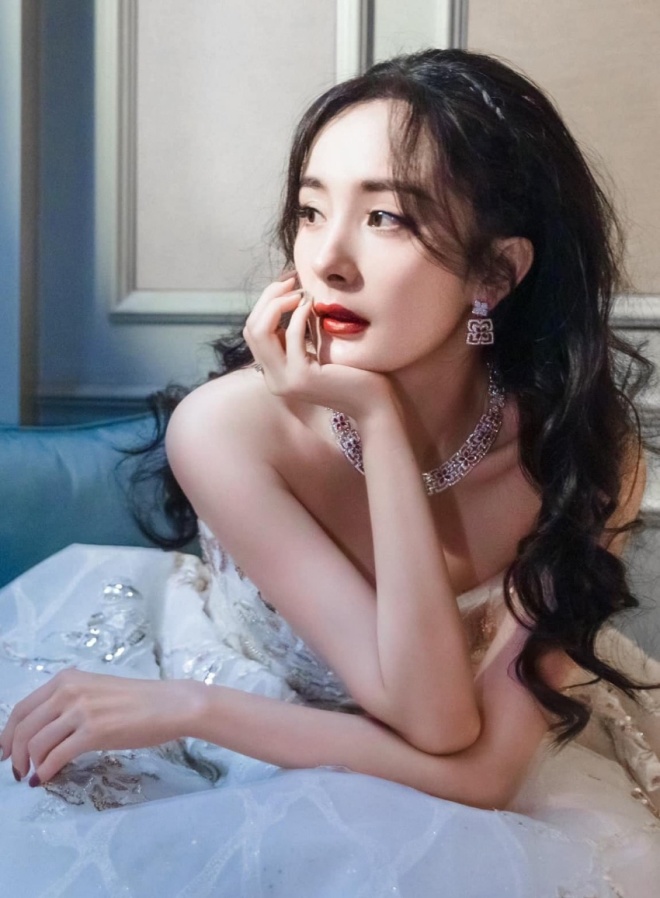 Dương Mịch sau khi ly hôn ngày càng tỏa sáng về nhan sắc.