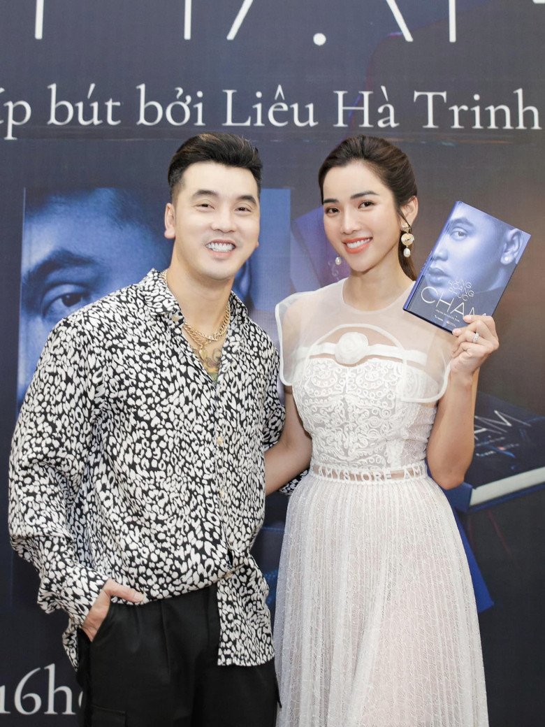 Sánh đôi bên ông xã U45 vẫn phong độ, bà xã Ưng Hoàng Phúc lộ gương mặt cứng đơ, khác ảnh tự đăng - 6