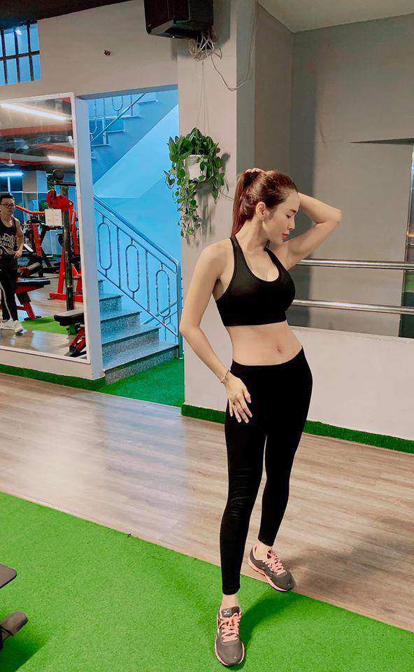 Với Kim Cương, chế độ tập luyện cũng đóng vai trò quan trọng không kém giúp đem tới một thân hình thon gọn cũng như hỗ trợ cải thiện làn da hiệu quả.