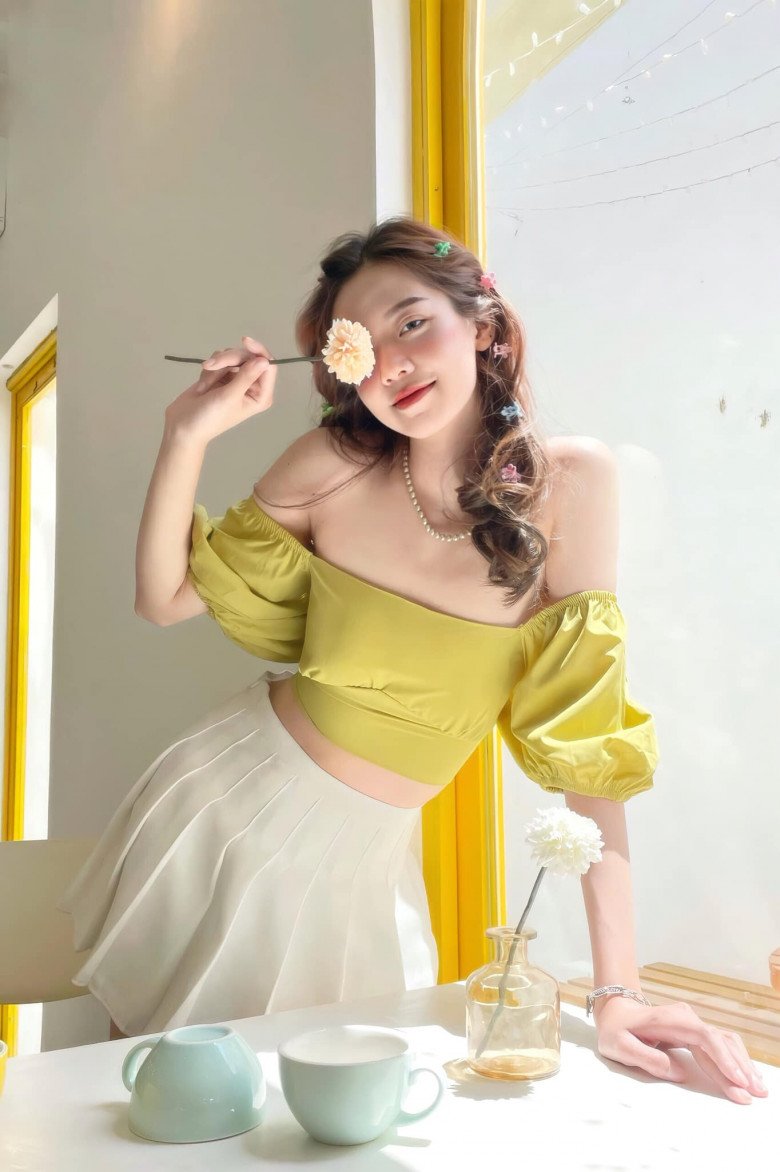 Thanh Thủy từng bị chê bai và xa lánh vì cao, gầy, da ngăm, lưng gù, bị mỉa mai chân dài não ngắn.