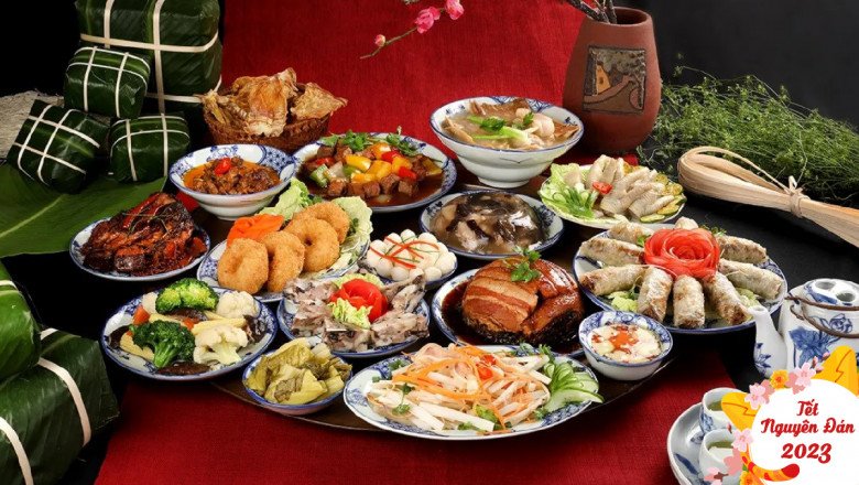 Trong mâm cơm ngày Tết thường có ít rau và dường như mọi người không để ý đến cơm trắng. (Ảnh minh họa)