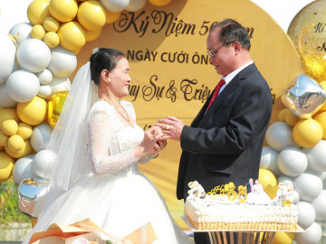 50 năm tình yêu sắt son thời ông bà anh: Đám cưới trong bom đạn chiến tranh và lễ kỷ niệm vàng đầy ý nghĩa