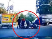 Clip Eva - Clip: Mắc sai lầm, lái ô tô và 2 người đi xe máy gặp ngay tai họa