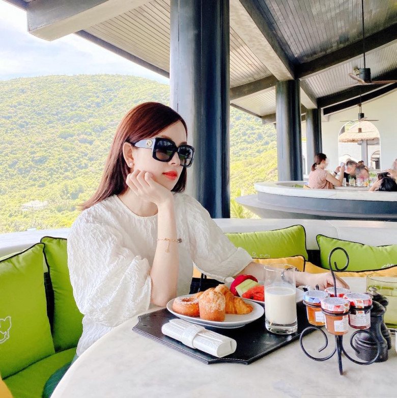 Cuộc sống đủ đầy về kinh tế, sang chảnh với hàng hiệu đắt tiền của Ly Kute khiến nhiều chị em ngưỡng mộ. 