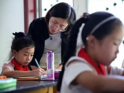 Làm mẹ - Tự hào vì con chưa lên lớp 1 đã biết đọc thông viết thạo, 3 năm sau mẹ khóc nghẹn