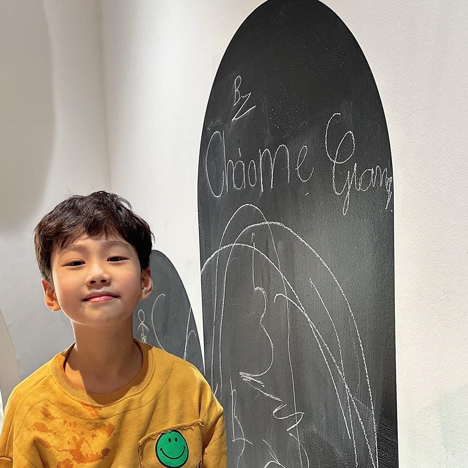 Nữ ca sĩ làm Hồ Ngọc Hà tức, giận: Vừa công khai con trai ruột giấu suốt 8 năm, cậu bé đẹp như trai Hàn - 2