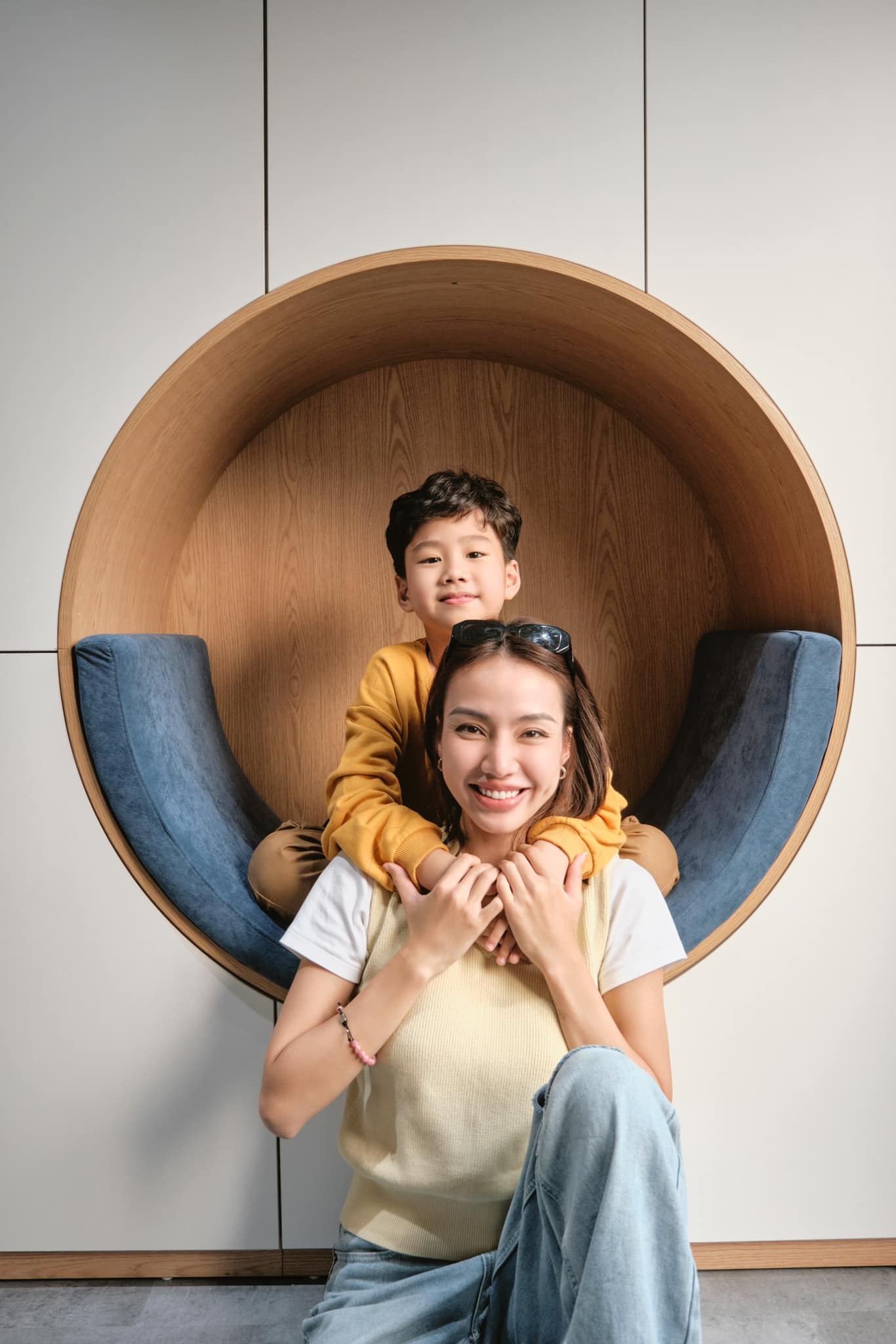 img srchttps://cdn.eva.vn/upload/4-2022/images/2022-12-26/nu-ca-si-lam-ho-ngoc-ha-tuc-gian-vua-cong-khai-con-trai-ruot-giau-suot-8-nam-cau-be-dep-nhu-trai-han-320332147_481378550776834_3366108836866683268_n-1672041674-95-width960height960.jpg width660 /