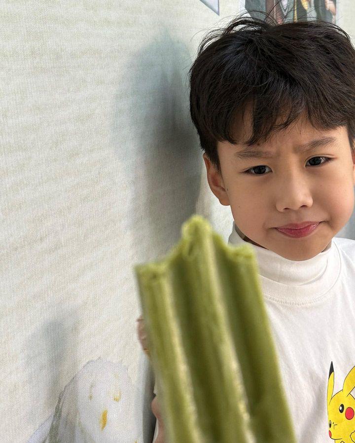 Nữ ca sĩ làm Hồ Ngọc Hà tức, giận: Vừa công khai con trai ruột giấu suốt 8 năm, cậu bé đẹp như trai Hàn - 9