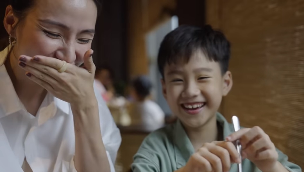 Kiên Hoàng và ê-kíp cũng công nhận Mận Cơm là một cậu bé rất hiểu chuyện.