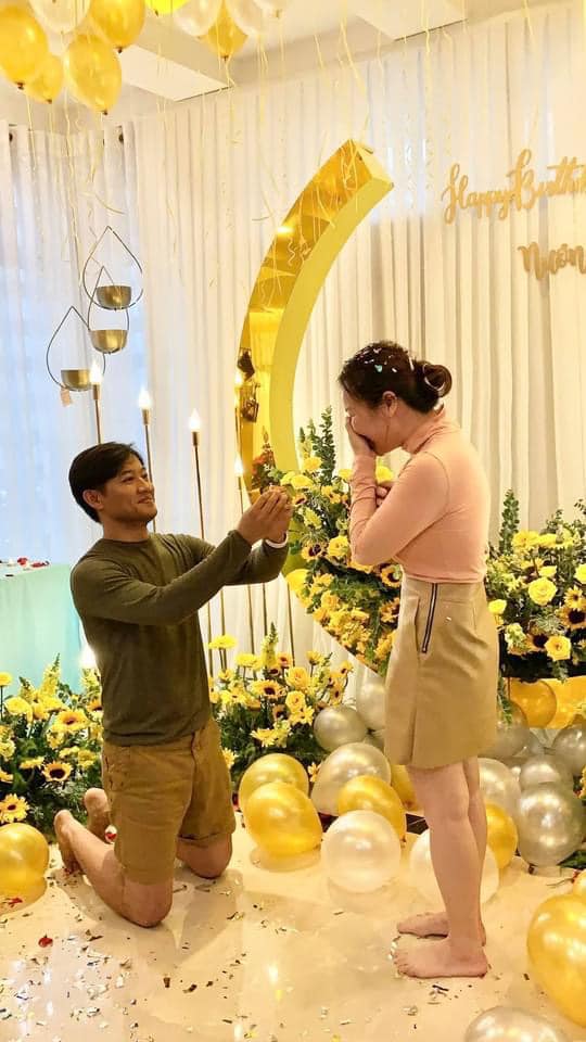 Giây phút Quý Bình cầu hôn bà xã, đánh dấu bước ngoặt mới cho mối quan hệ.