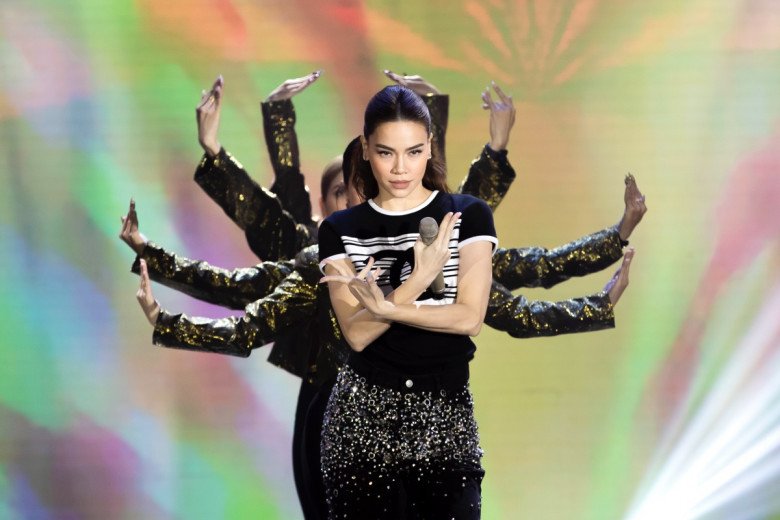 Nữ hoàng giải trí Hồ Ngọc mang đến 2 ca khúc Vì chính là em, Destiny.