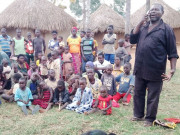 Tin tức - Người đàn ông có 12 vợ và 102 đứa con, vợ phải uống thuốc tránh thai vì vỡ kế hoạch