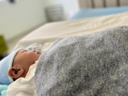 Bà bầu - “Chàng chăn bò” So Y Tiết lỉnh kỉnh đồ đạc đưa vợ đi đẻ, hạnh phúc đón con đầu lòng đúng ngày Noel