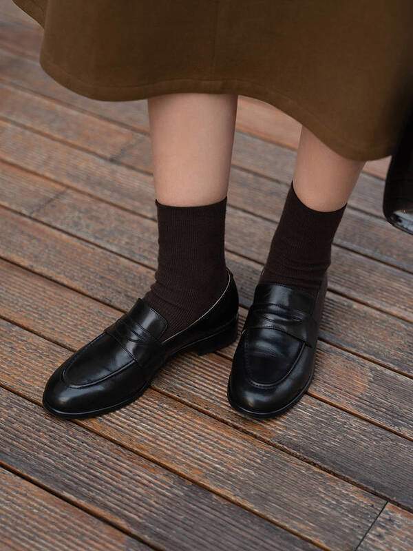 Phụ nữ tuổi 40 chưa sở hữu 2 kiểu giày này, thảo nào phong cách mãi không thăng hạng - 9