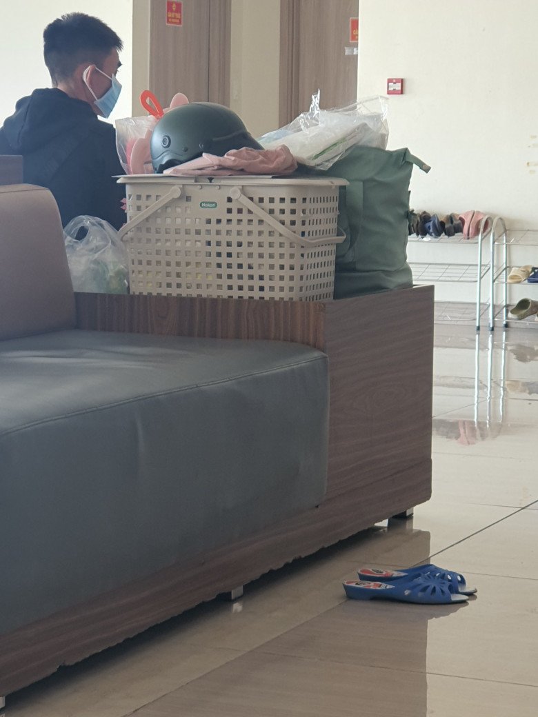 Hình ảnh So Y Tiết ngày đưa vợ đi đẻ. 