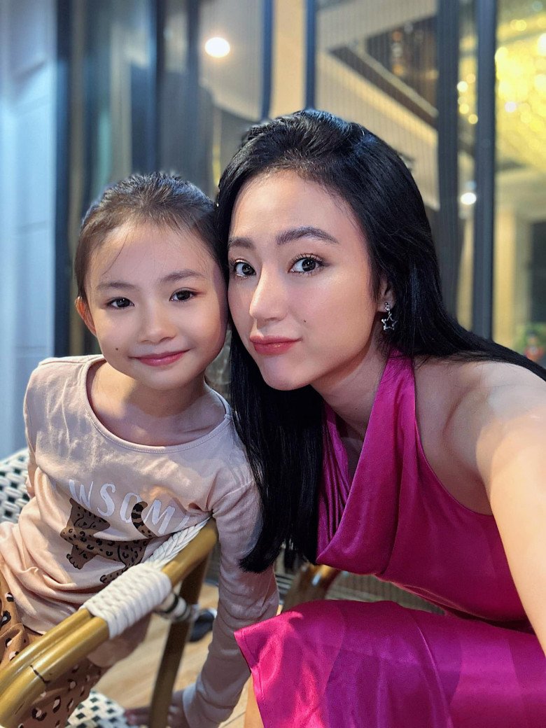 Bé Tép Cherry được khen ngợi bởi vẻ ngoài xinh xắn, gương mặt sáng.