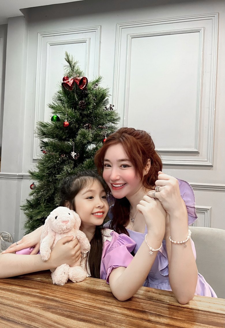 Elly Trần và con gái Cadie Mộc Trà.